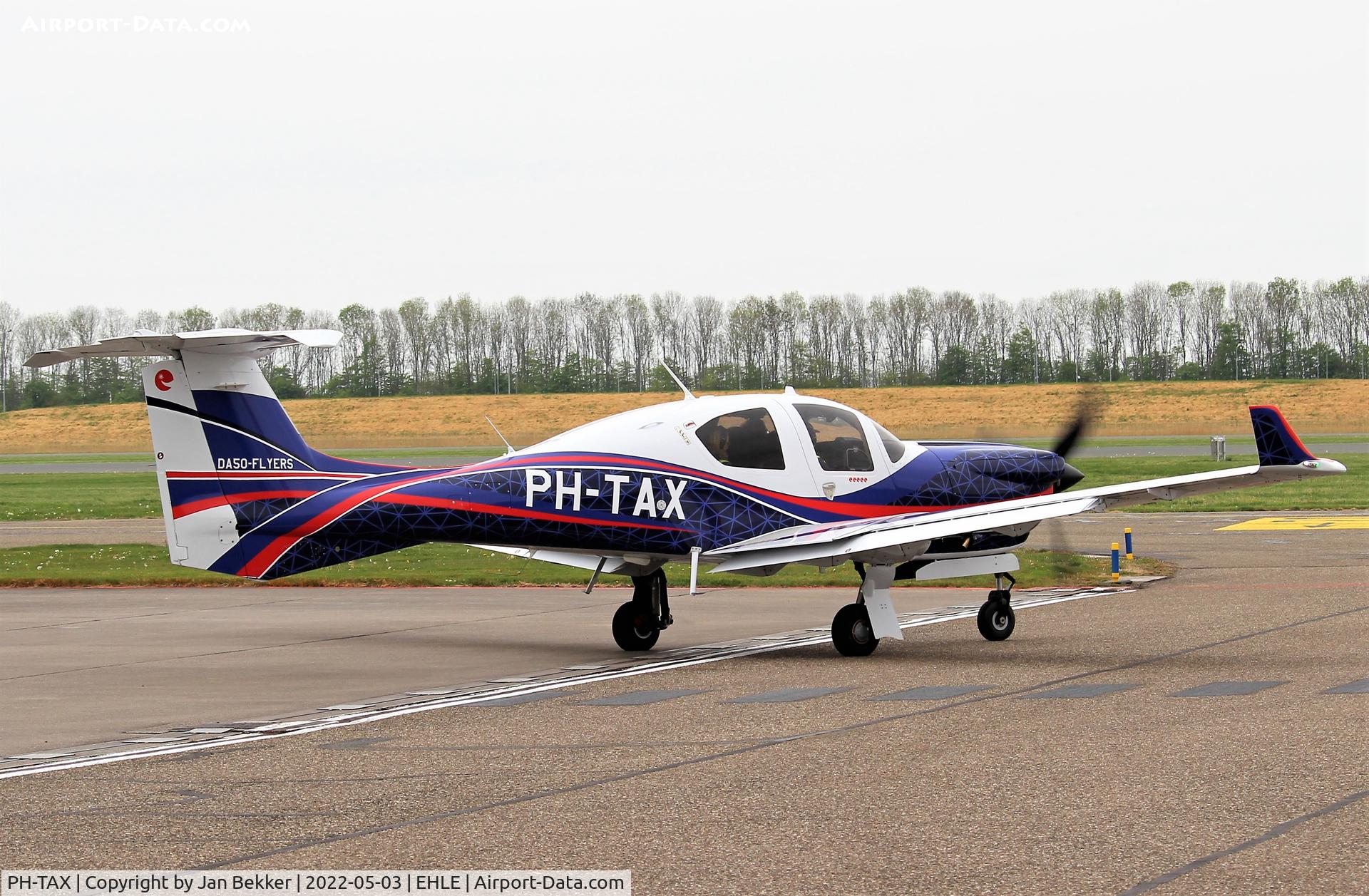 PH-TAX, Diamond DA-50RG C/N 50.C.A.A.009, Lelystad Airport. In its new livey