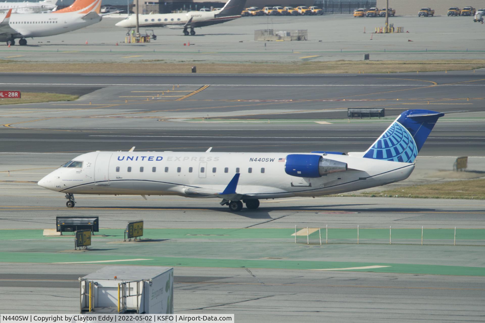 N440SW, 2001 Bombardier CRJ-200LR (CL-600-2B19) C/N 7589, SFO 2022.