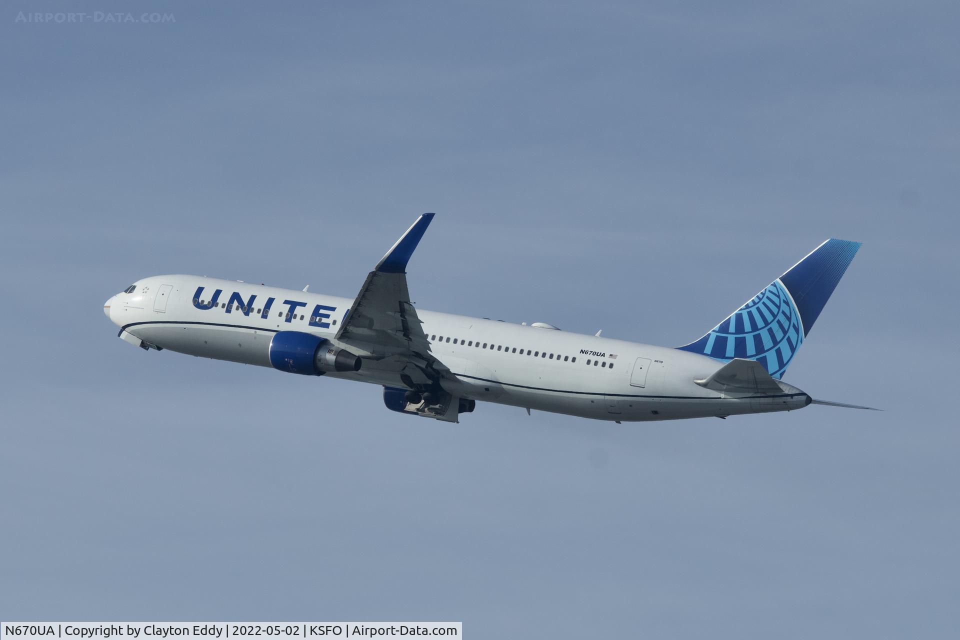 N670UA, 1999 Boeing 767-322 C/N 29240, SFO 2022.