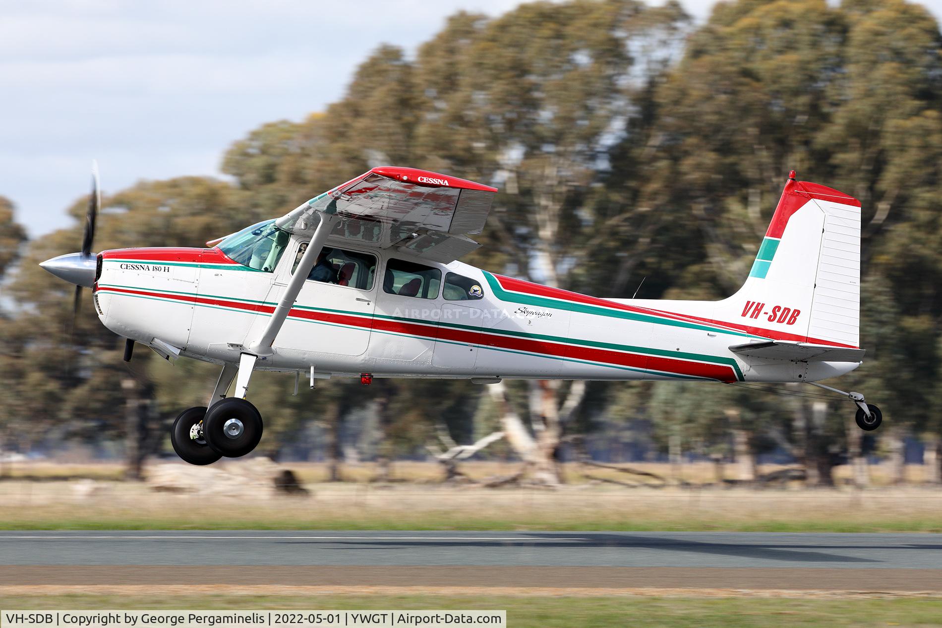 VH-SDB, 1965 Cessna 180H Skywagon C/N 18051640, Antique Aeroplane Assn of Australia National Fly-in.