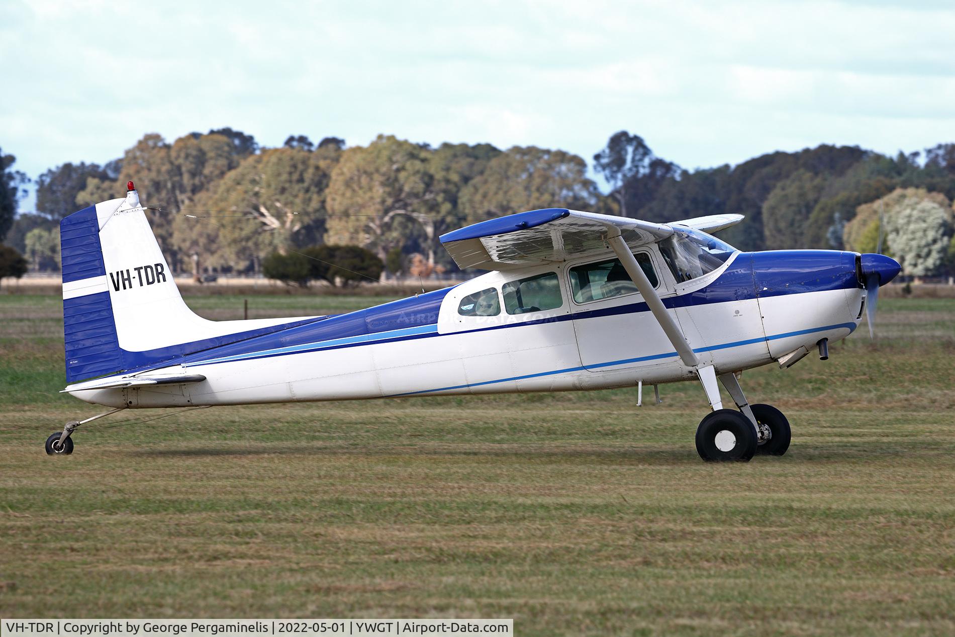 VH-TDR, 1965 Cessna 180H Skywagon C/N 18051592, Antique Aeroplane Assn of Australia National Fly-in.