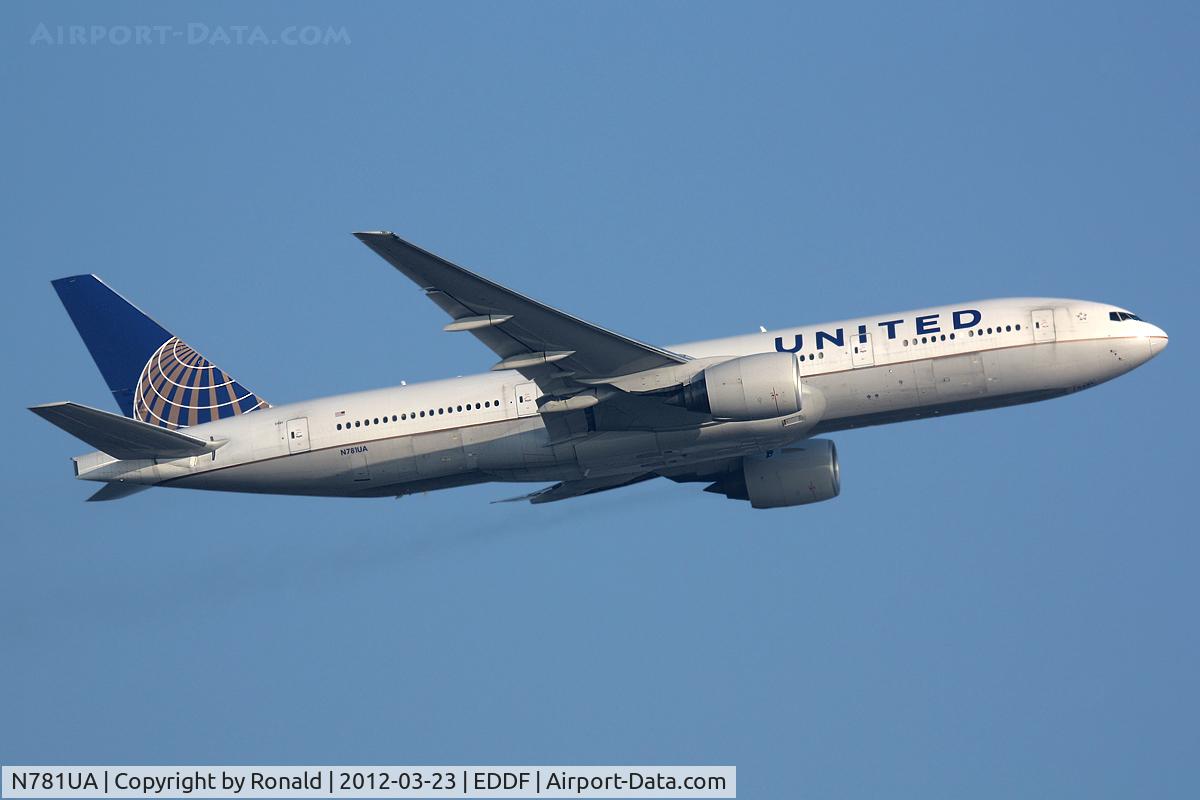 N781UA, 1996 Boeing 777-222 C/N 26945, at fra