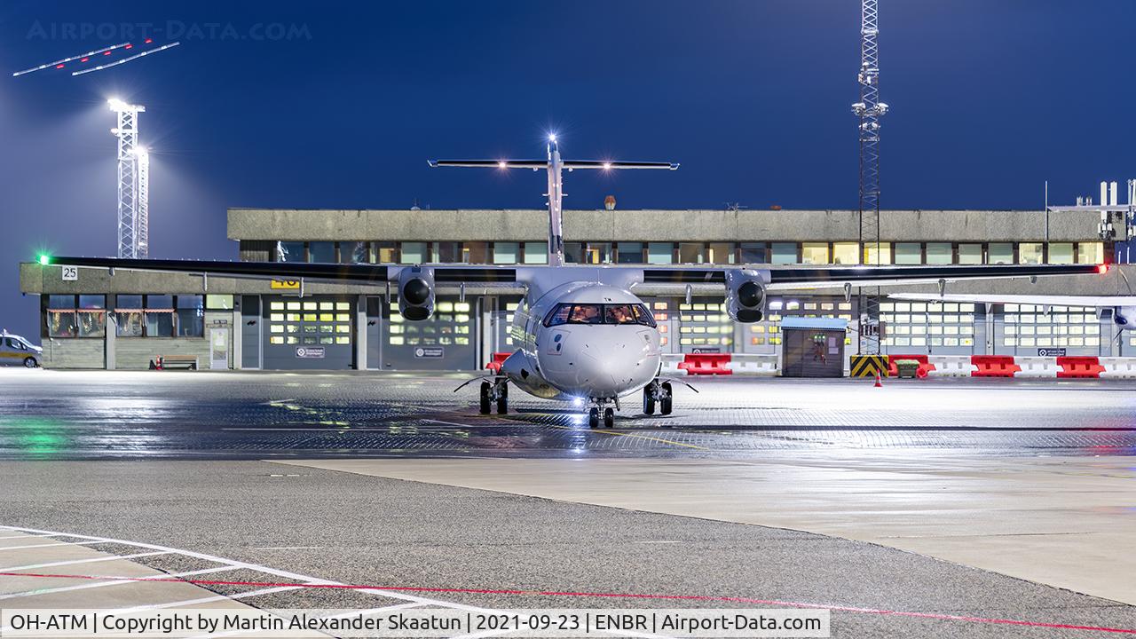 OH-ATM, 2010 ATR 72-500 (72-212A) C/N 916, Shortly after pushback at night.