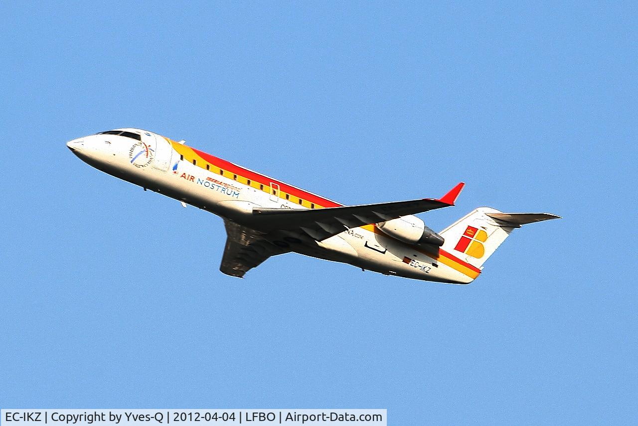 EC-IKZ, 2002 Bombardier CRJ-200ER (CL-600-2B19) C/N 7732, Bombardier CRJ-200ER, Take off rwy 32R, Toulouse-Blagnac airport (LFBO-TLS)