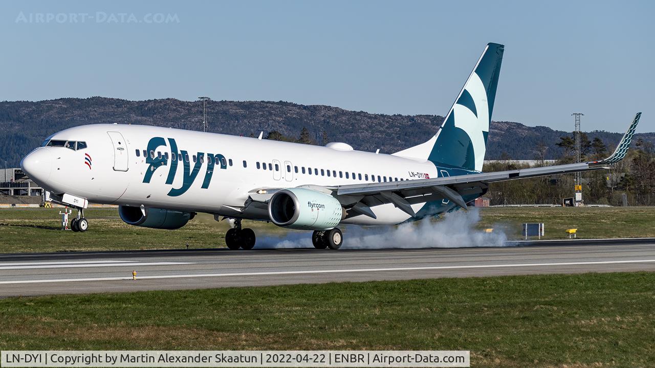LN-DYI, 2010 Boeing 737-8JP C/N 40866, Landing rwy. 35.