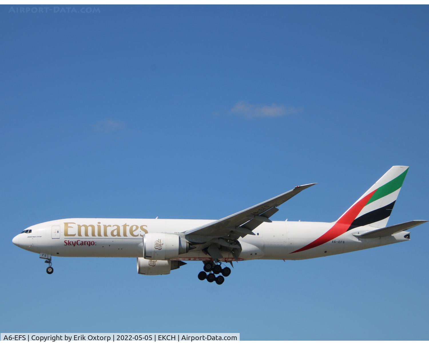 A6-EFS, 2015 Boeing 777-F1H C/N 42234, A6-EFS landing rw 22L