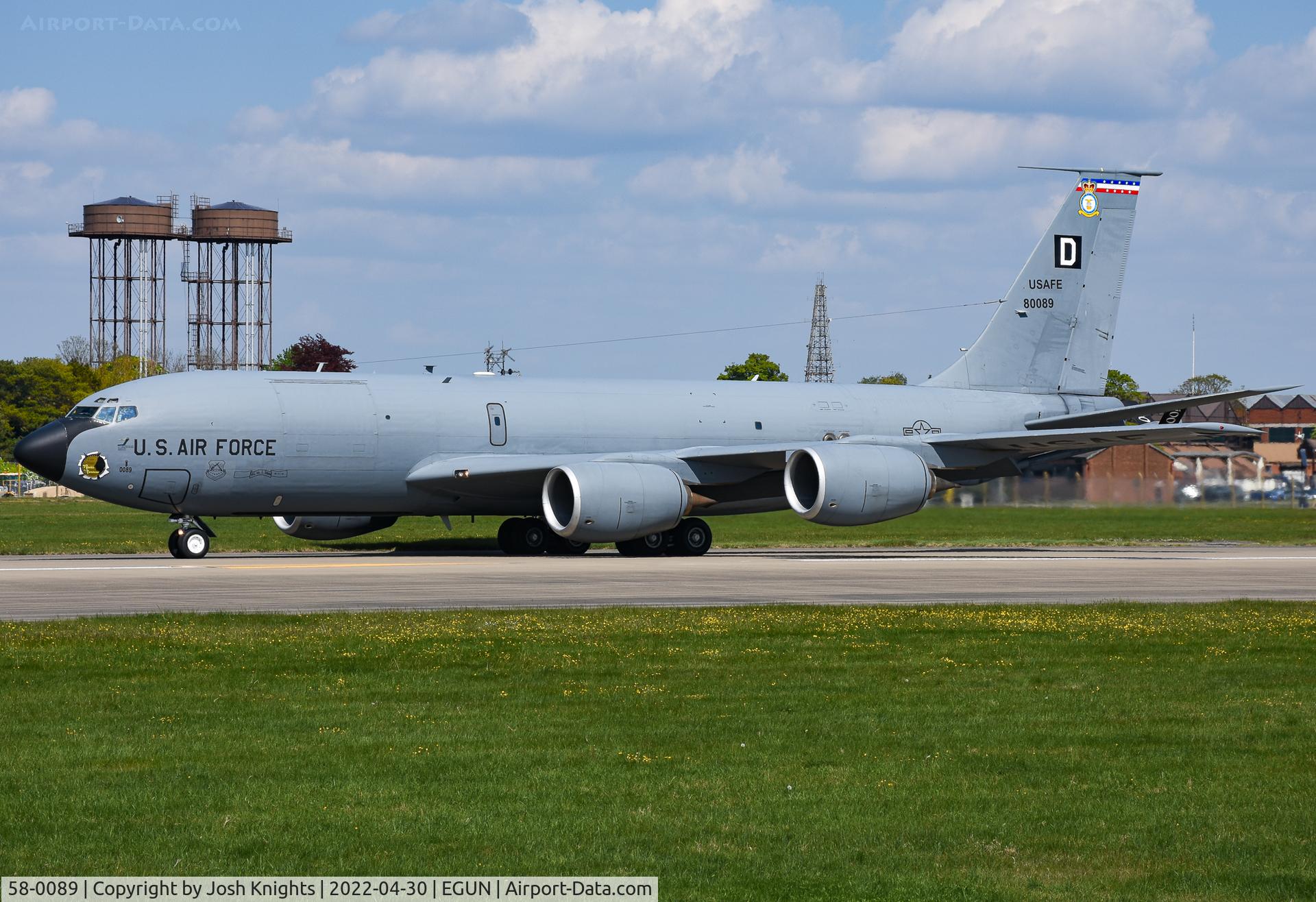 58-0089, 1958 Boeing KC-135T Stratotanker C/N 17834, Lining up For RWY10.