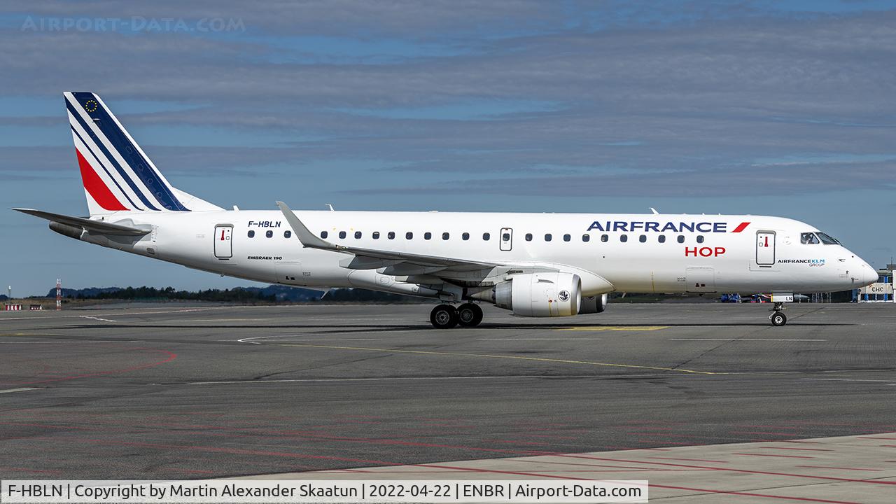 F-HBLN, 2019 Embraer 190STD (ERJ-190-100STD) C/N 19000769, Taxying to parking.