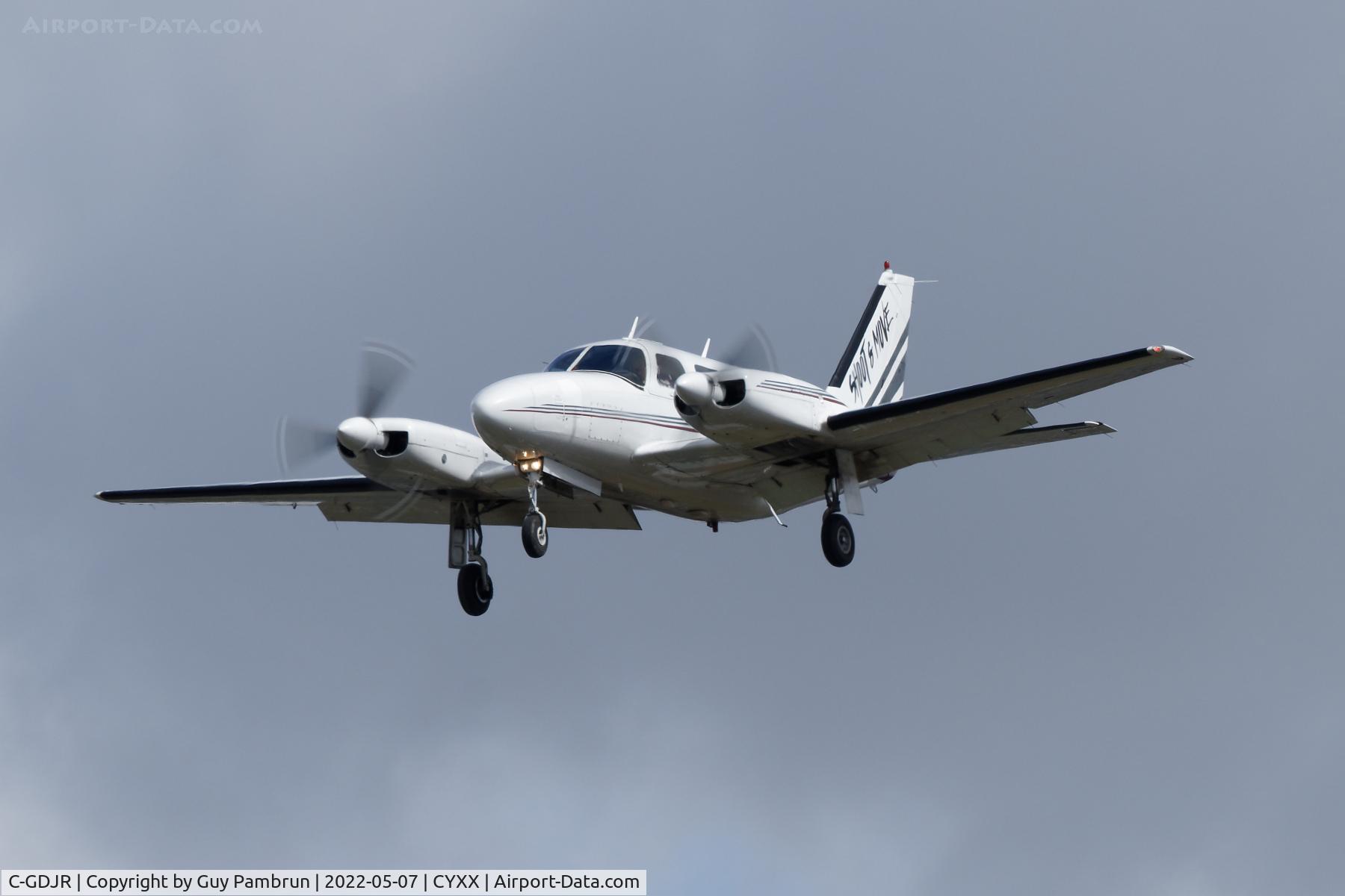 C-GDJR, 1968 Piper PA-31 Turbo Navajo C/N 31-289, Landing on 19
