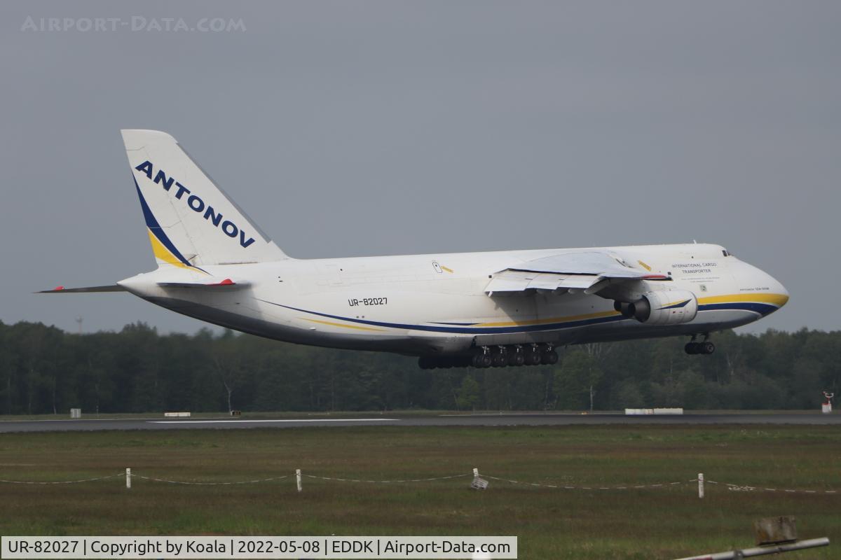 UR-82027, 1990 Antonov An-124-100 Ruslan C/N 19530502288, Touchdown within seconds.