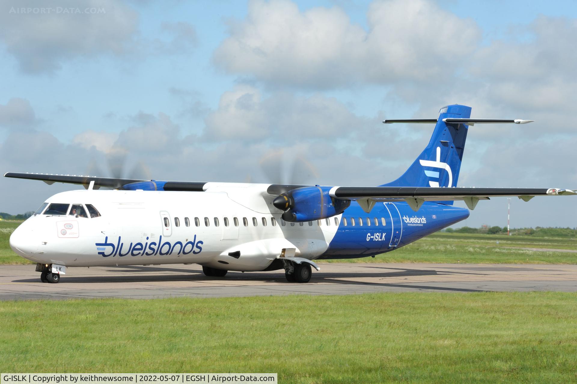 G-ISLK, 2000 ATR 72-212A C/N 634, Leaving Norwich for Jersey.