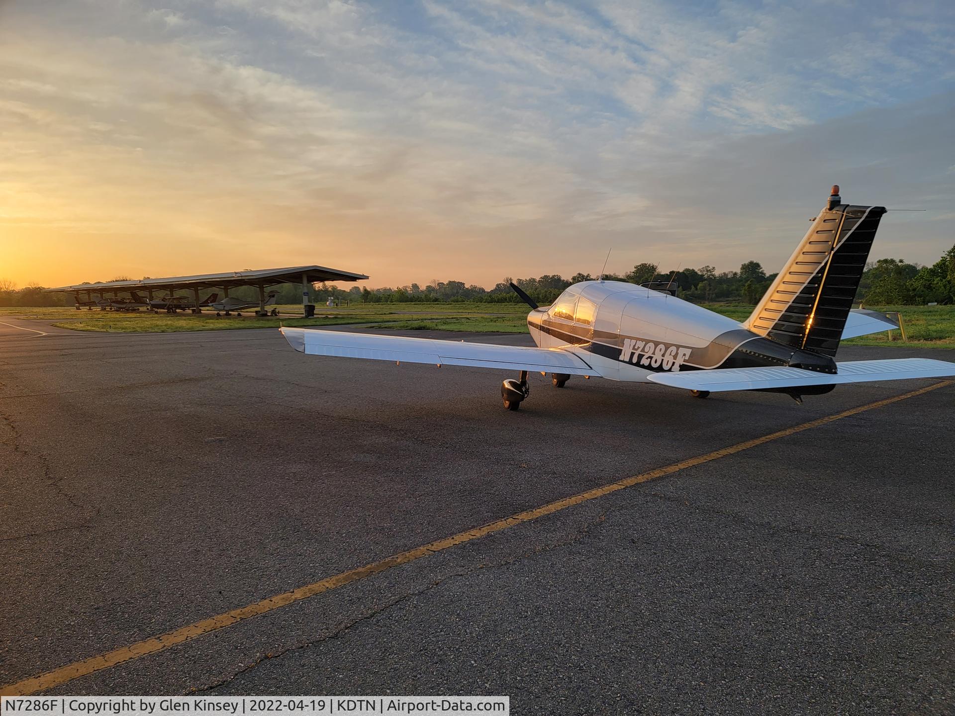 N7286F, 1968 Piper PA-28-140 C/N 28-25199, N7286F getting ready to depart for morning flight at KDTN