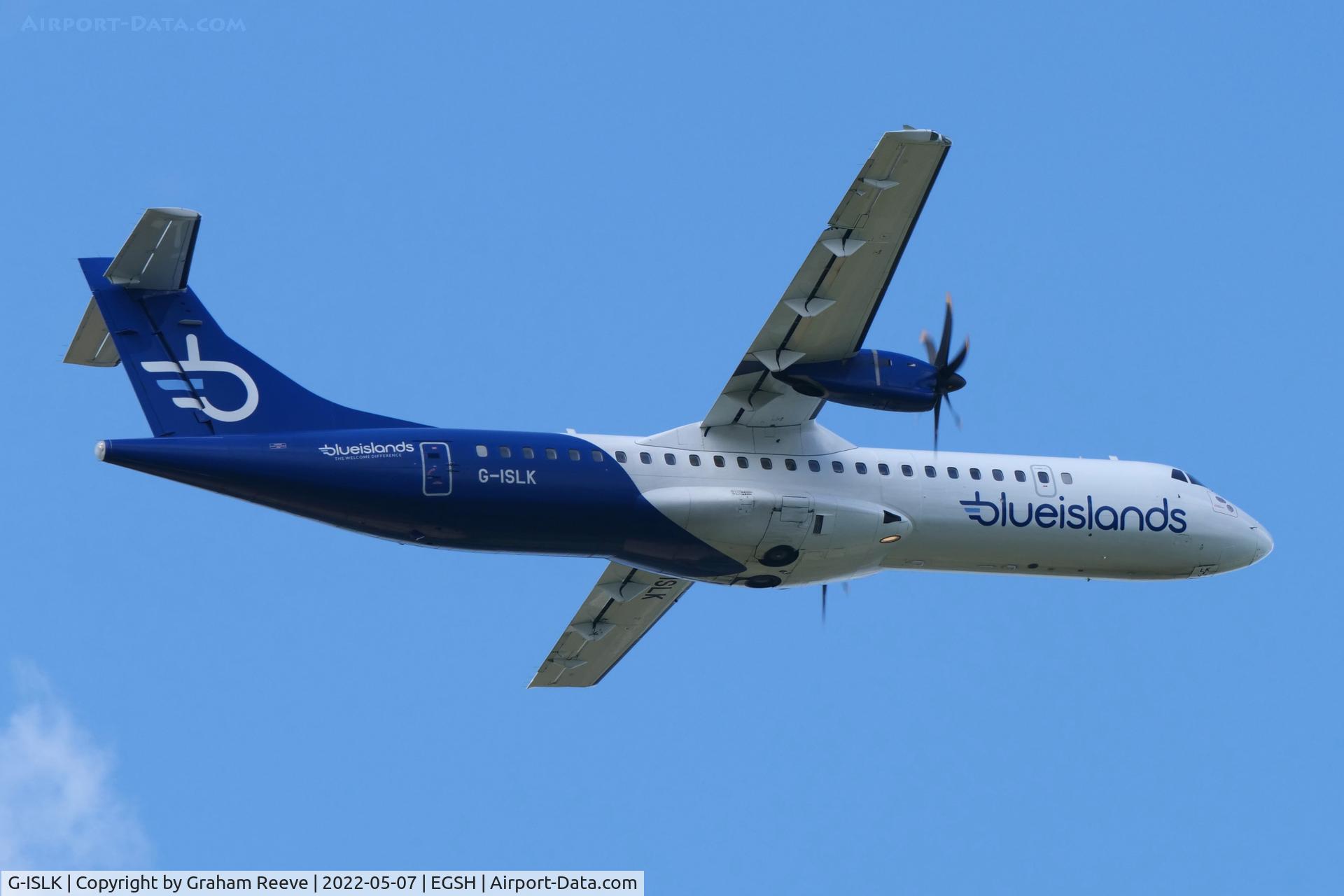G-ISLK, 2000 ATR 72-212A C/N 634, Departing from Norwich.