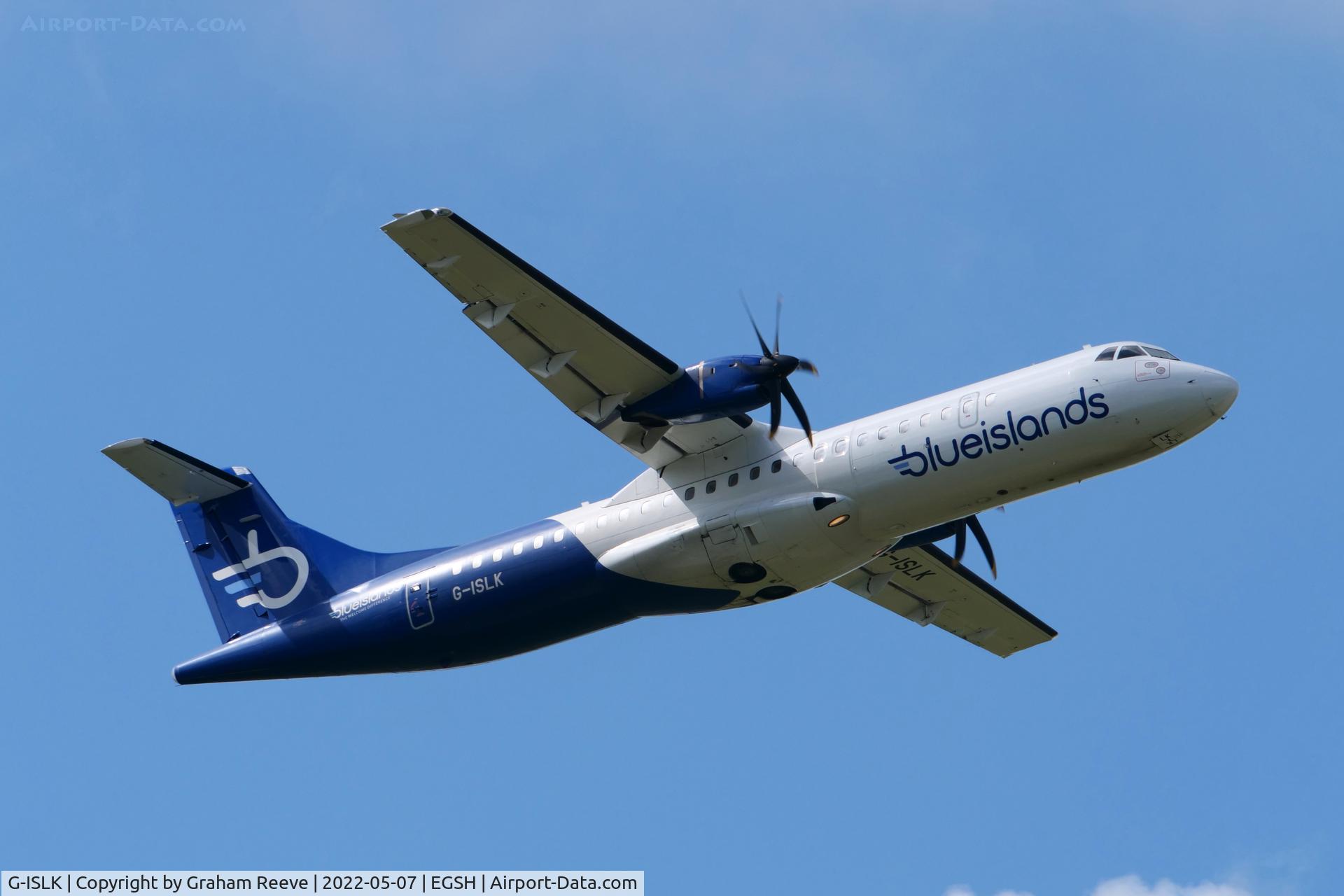 G-ISLK, 2000 ATR 72-212A C/N 634, Departing from Norwich.