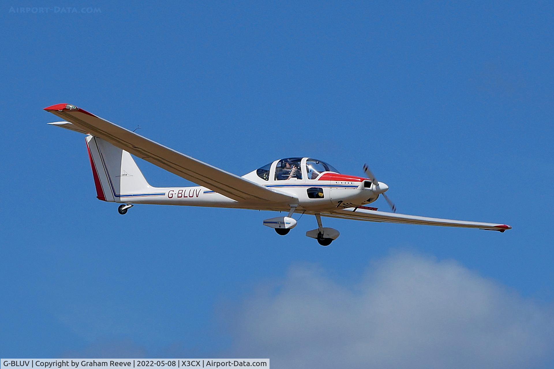G-BLUV, 1985 Grob G-109B C/N 6336, Landing at Northrepps.