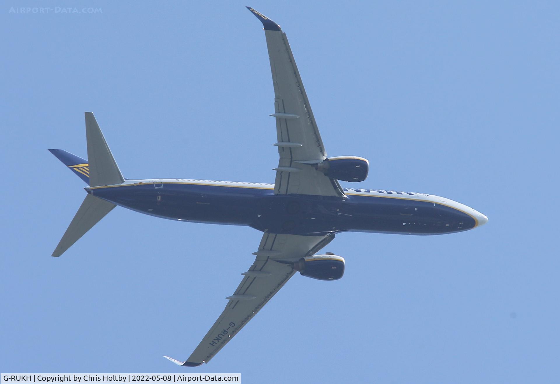 G-RUKH, 2007 Boeing 737-8AS C/N 33640, Ryanair UK Ltd. 737 turning for base at Stansted