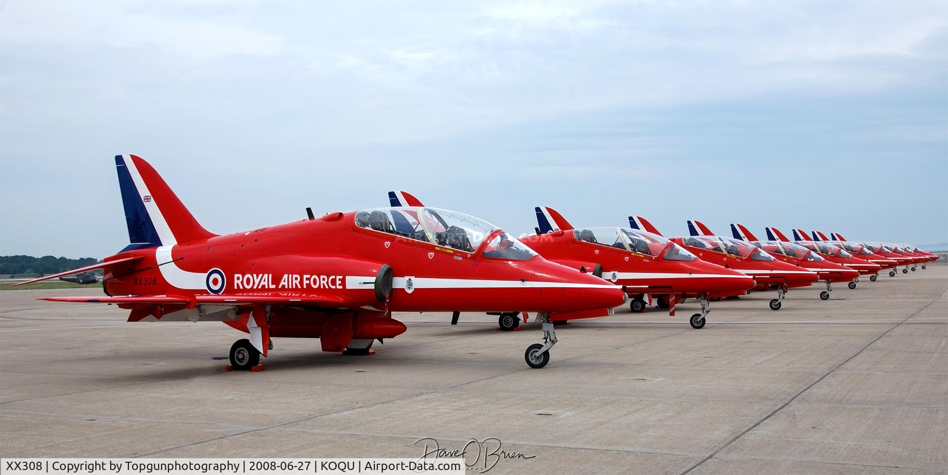 XX308, 1980 Hawker Siddeley Hawk T.1 C/N 143/312133, Red Arrows sit and wait
