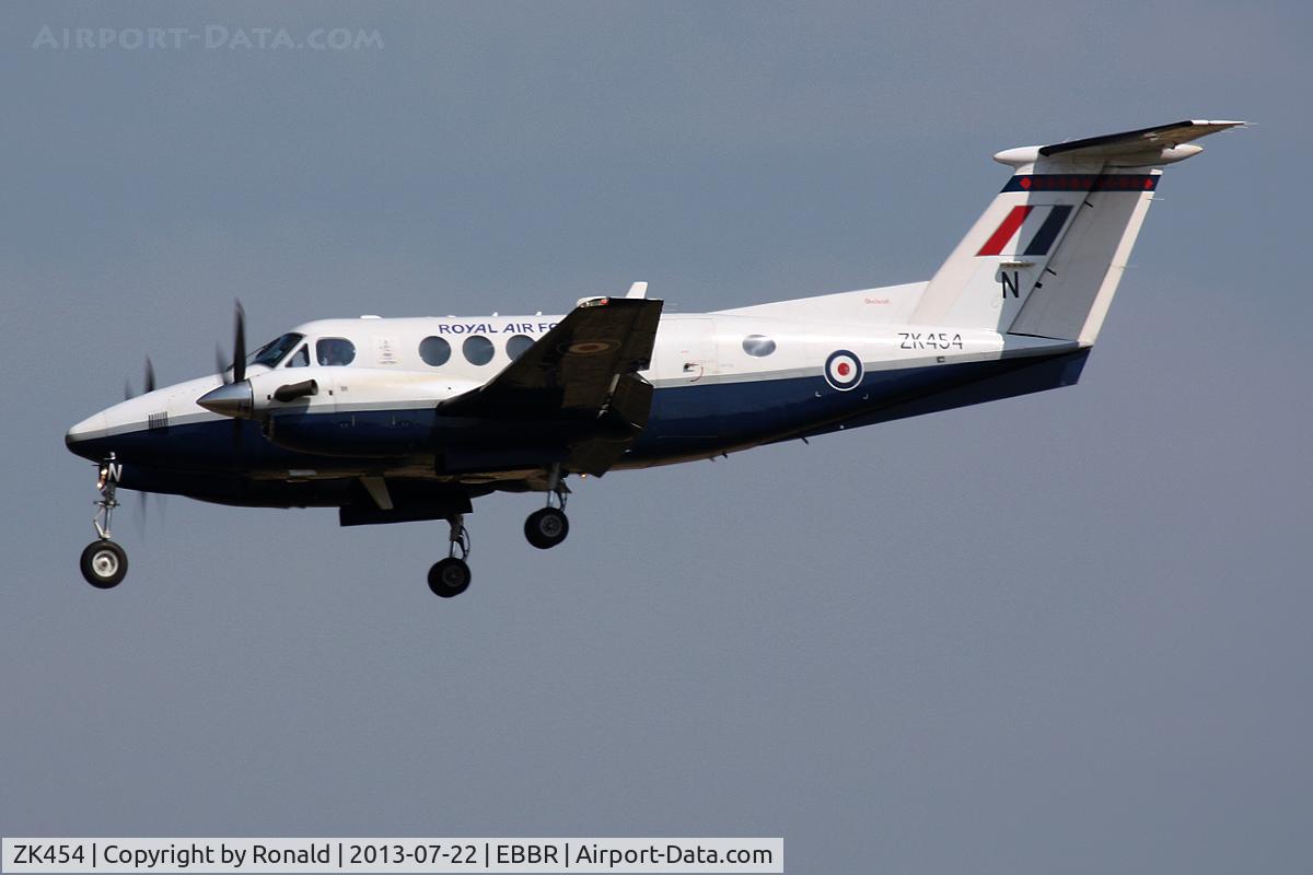 ZK454, 2003 Raytheon B200 King Air C/N BB-1835, at bru