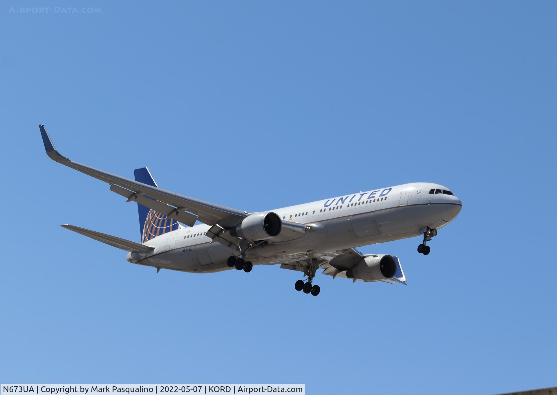 N673UA, 2000 Boeing 767-322 C/N 29241, Boeing 767-322