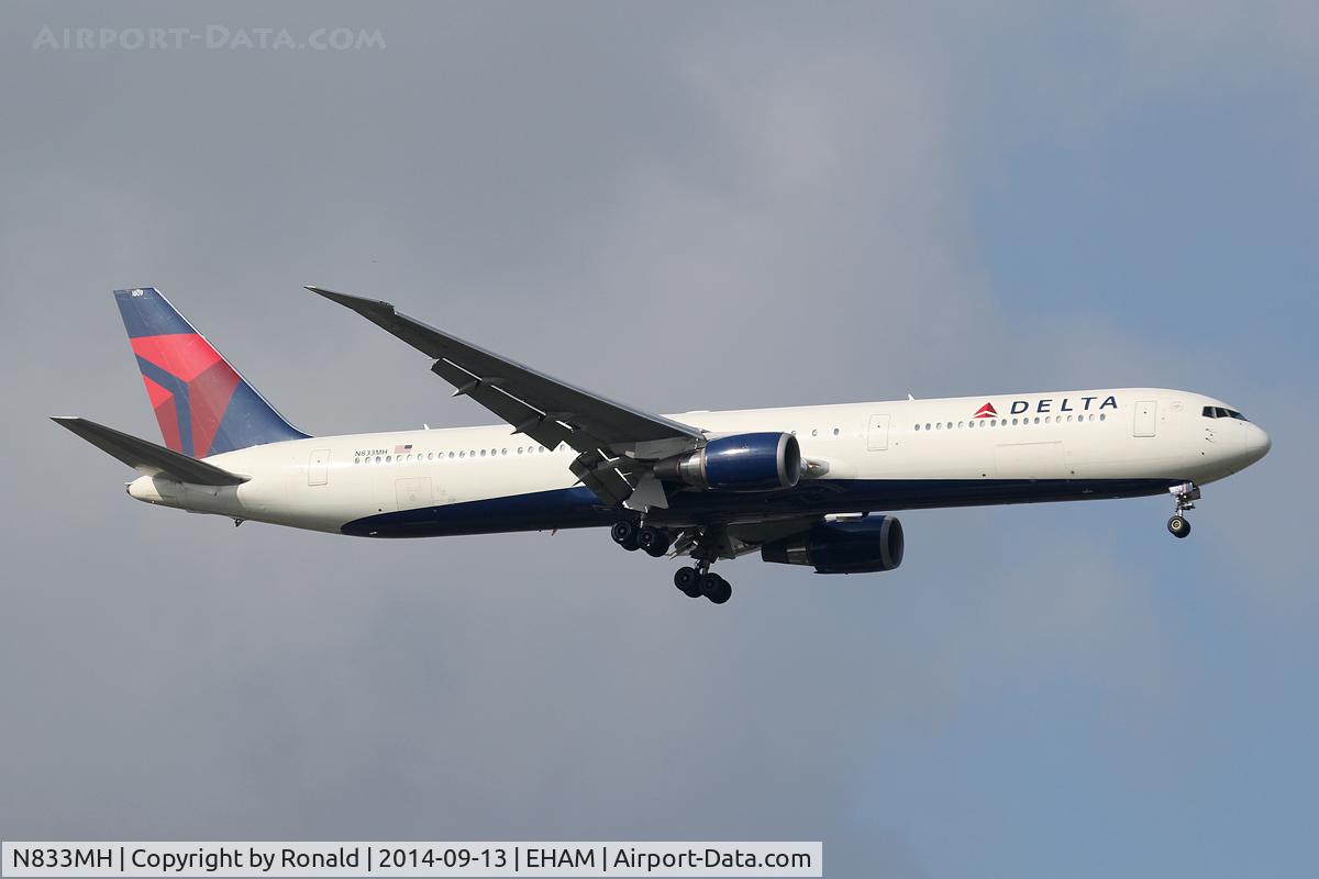 N833MH, 2000 Boeing 767-432/ER C/N 29706, at spl