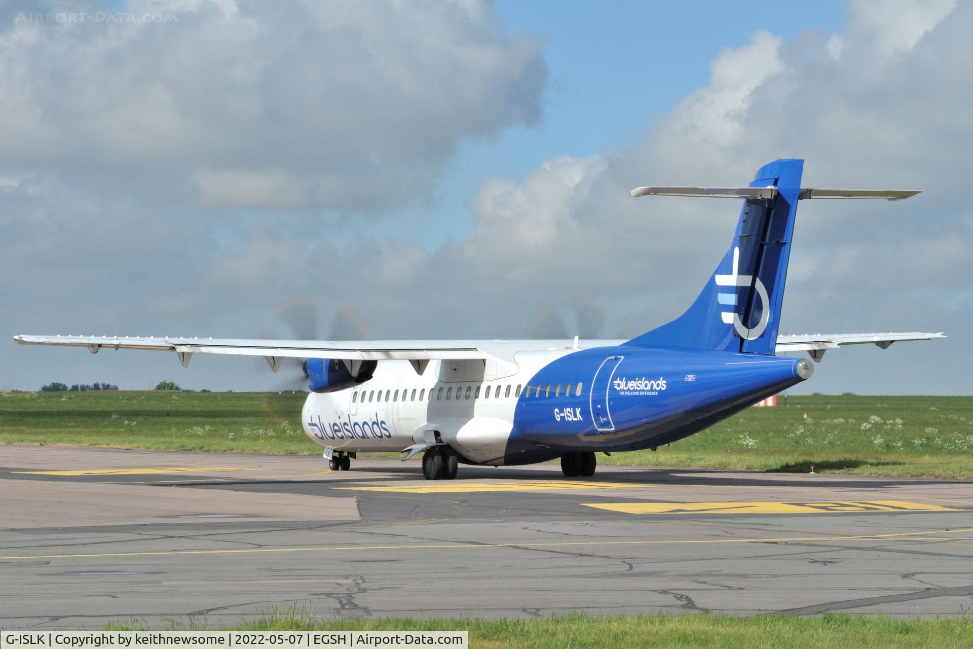 G-ISLK, 2000 ATR 72-212A C/N 634, Leaving Norwich for Jersey.