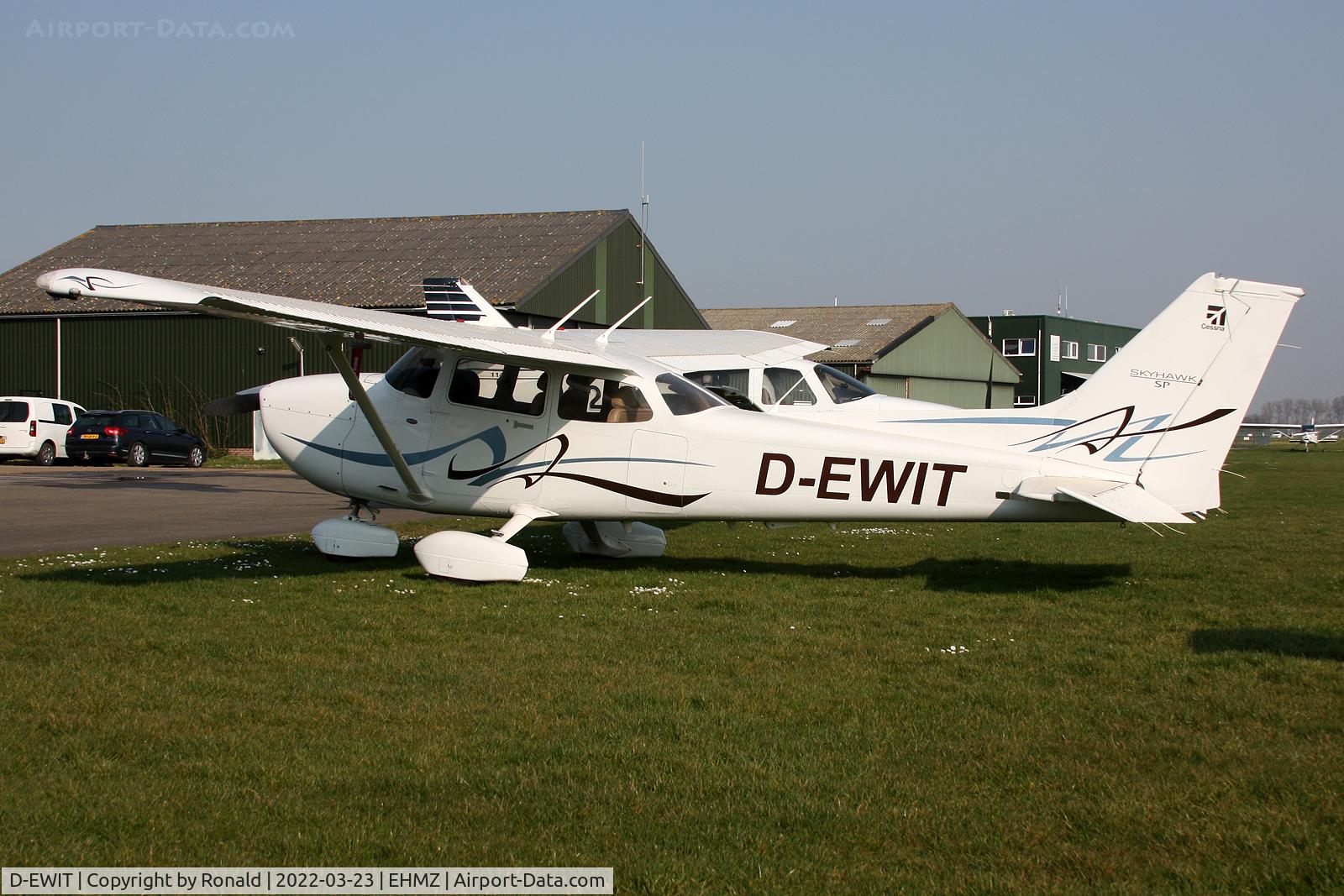 D-EWIT, 2008 Cessna 172S Skyhawk SP C/N 172S10803, at ehmz
