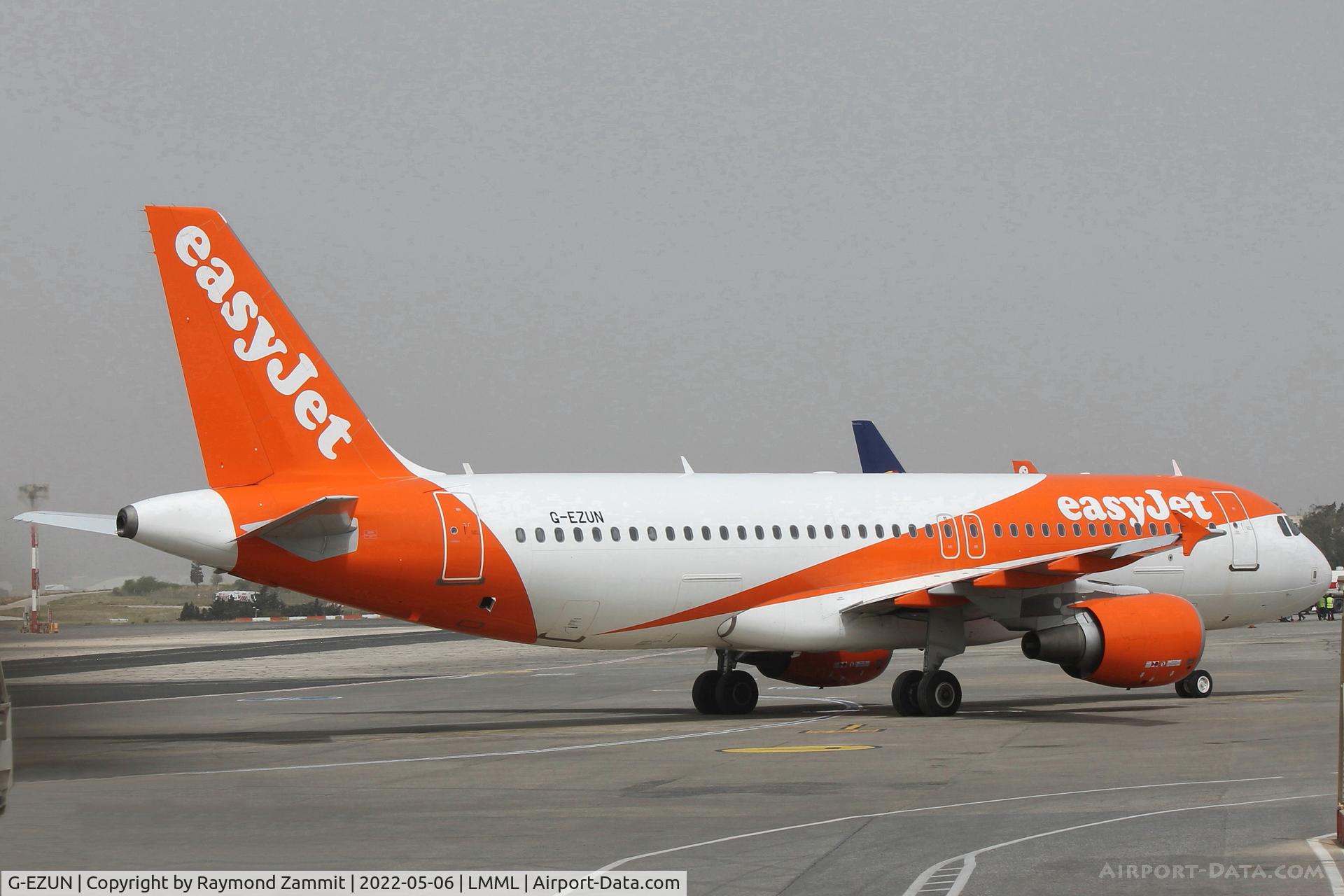 G-EZUN, 2012 Airbus A320-214 C/N 5046, A320 G-EZUN Easyjet