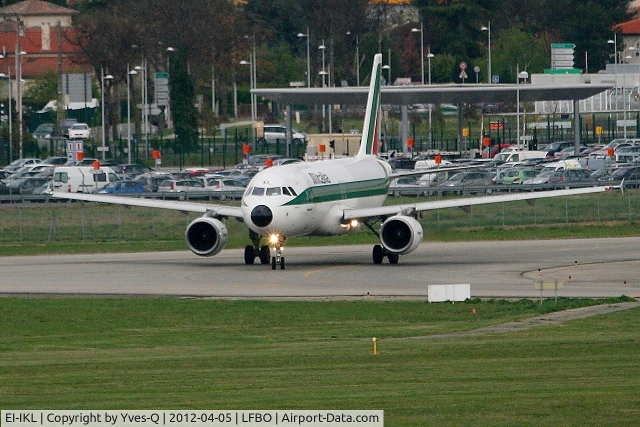 EI-IKL, 2001 Airbus A320-214 C/N 1489, Airbus A320-214, Taxiing to holding point rwy 14L, Toulouse Blagnac Airport (LFBO-TLS)