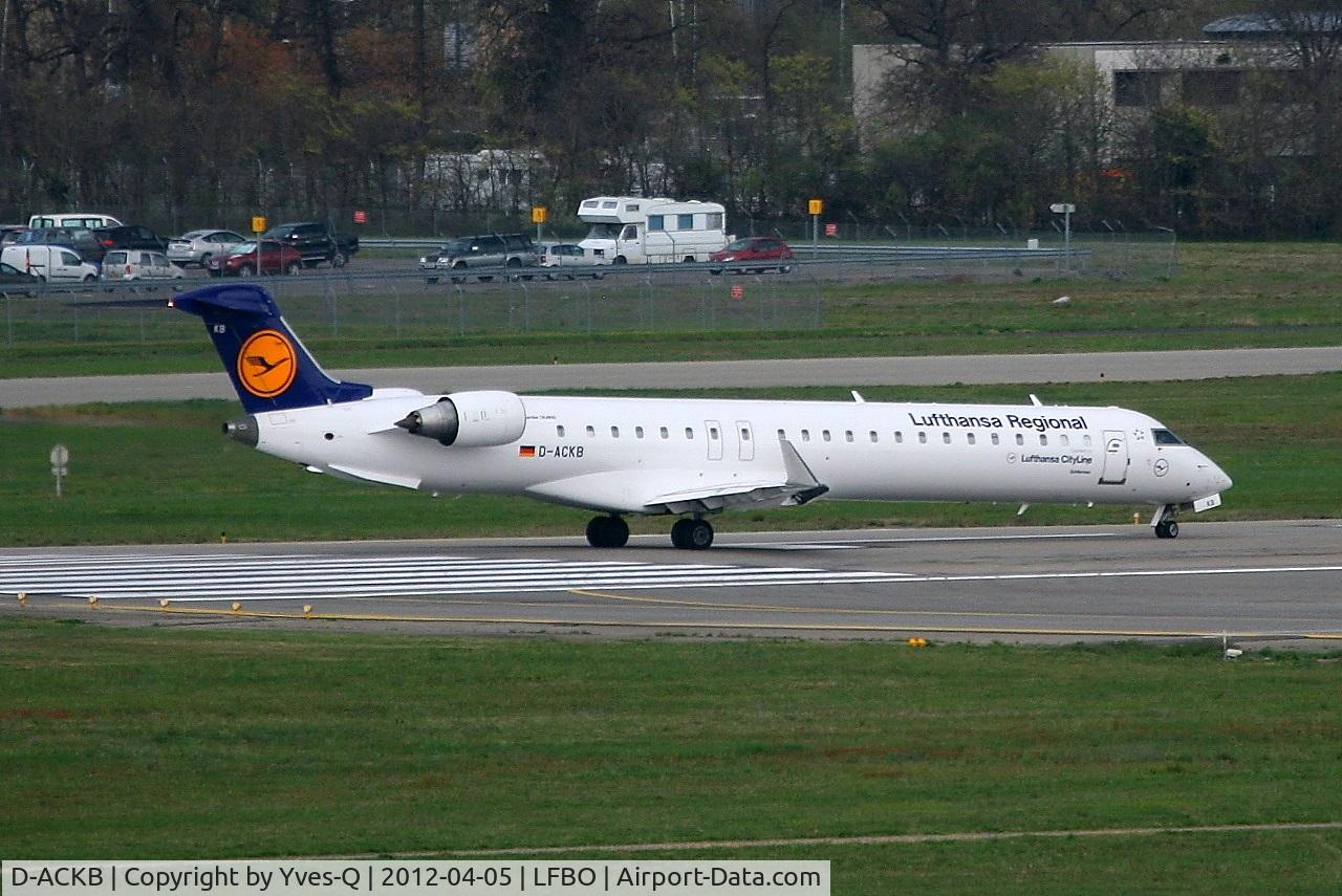 D-ACKB, 2006 Bombardier CRJ-900LR (CL-600-2D24) C/N 15073, Bombardier CRJ-900LR, Lining up rwy 14L, Toulouse Blagnac Airport (LFBO-TLS)