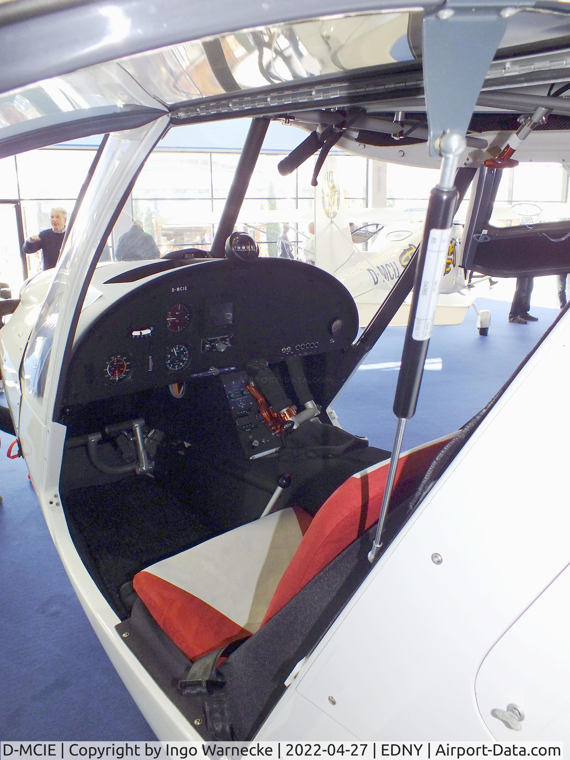 D-MCIE, Comco Ikarus C42CS Cyclone C/N not found_d-mcie, Comco Ikarus C42CS with Geiger electric motor at the AERO 2022, Friedrichshafen #c