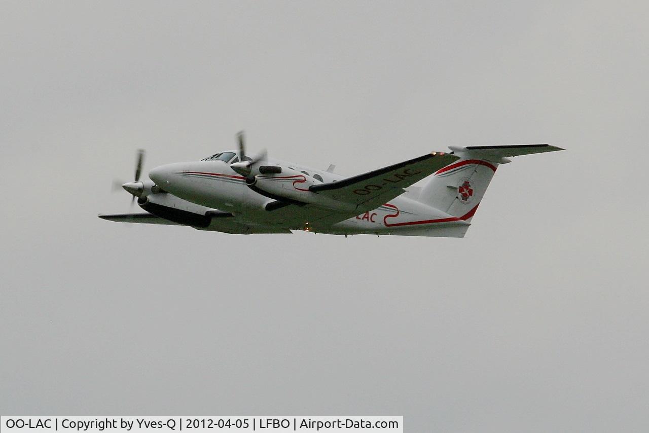 OO-LAC, 1982 Beech 200C Super King Air C/N BL-16, Beech 200C Super King Air, Climbing from Rwy 32L, Toulouse Blagnac Airport (LFBO-TLS)