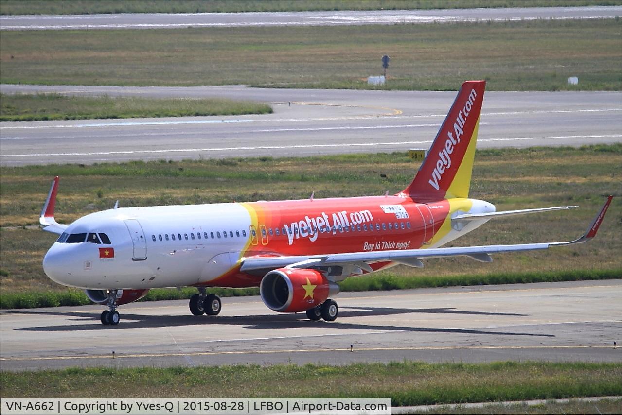 VN-A662, 2015 Airbus A320-214 C/N 6738, Airbus A320-214, Taxiing to holding point rwy 14R, Toulouse Blagnac Airport (LFBO-TLS)