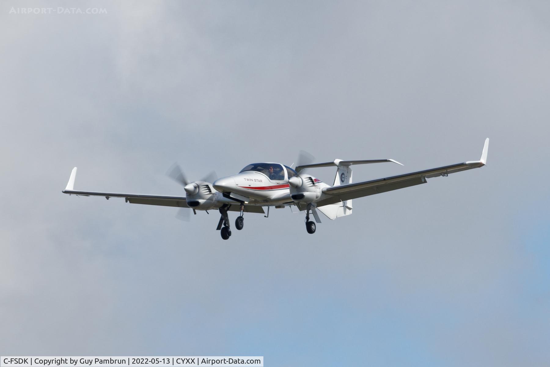C-FSDK, 2007 Diamond DA-42 Twin Star C/N 42.AC071, Landing on 19
