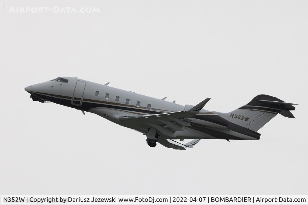 N352W, Bombardier BD-700 Global 6000 C/N 20872, Bombardier BD-700-1A10 Global 6000  C/N 20872, N352W