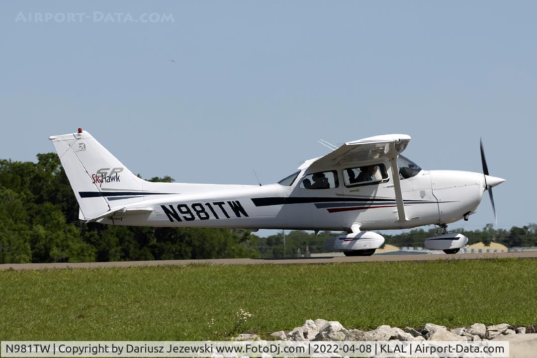 N981TW, 2002 Cessna 172S C/N 172S9081, Cessna 172S Skyhawk  C/N 172S9081, N981TW