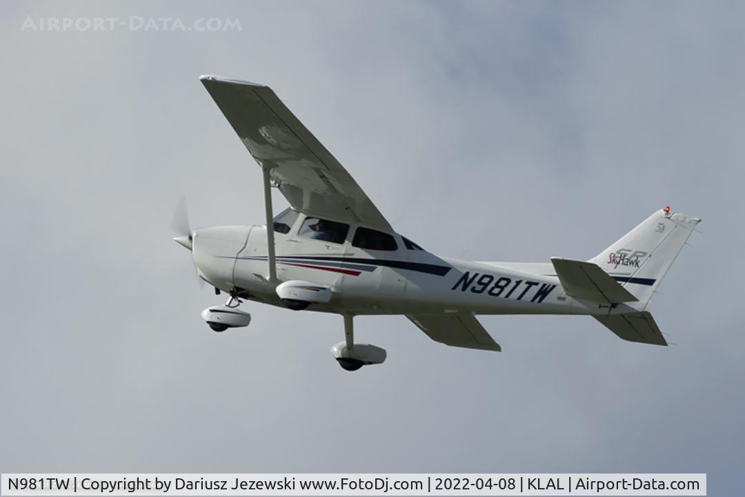 N981TW, 2002 Cessna 172S C/N 172S9081, Cessna 172S Skyhawk  C/N 172S9081, N981TW