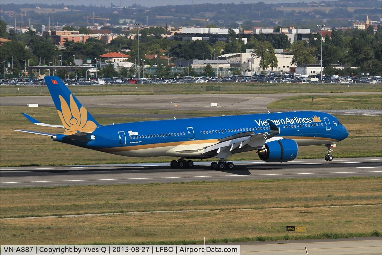 VN-A887, 2015 Airbus A350-941 C/N 15, Airbus A350-941 with provisional registration, Landing rwy 14R, Toulouse Blagnac Airport (LFBO-TLS)