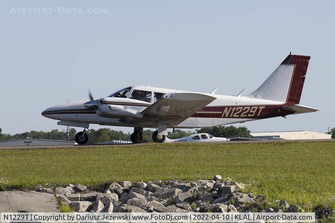 N1229T, 1972 Piper PA-34-200 C/N 34-7250267, Piper PA-34-200 Seneca I  C/N 34-7250267 , N1229T