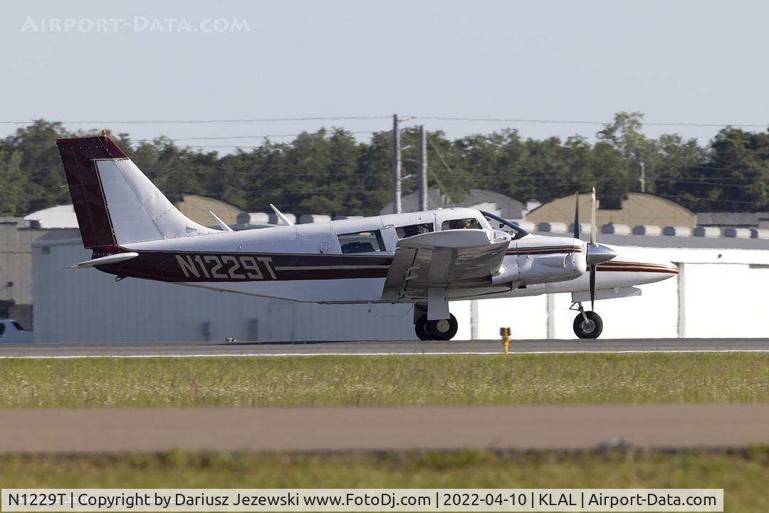 N1229T, 1972 Piper PA-34-200 C/N 34-7250267, Piper PA-34-200 Seneca I  C/N 34-7250267 , N1229T