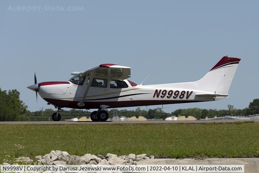 N9998V, 1977 Cessna R172K Hawk XP C/N R1722361, Cessna R172K Hawk XP  C/N R1722361, N9998V