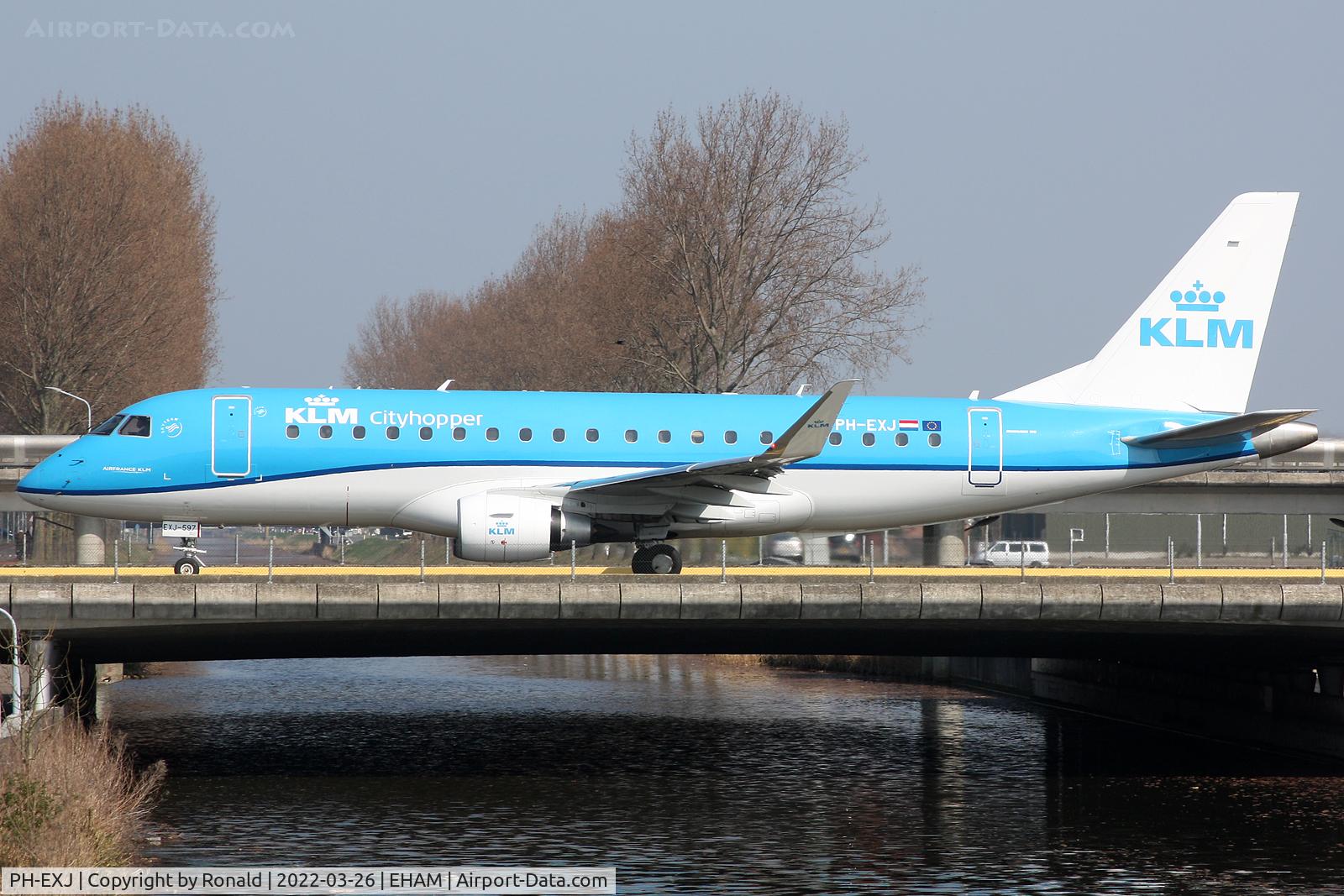 PH-EXJ, 2016 Embraer 175LR (ERJ-170-200LR) C/N 17000597, at spl