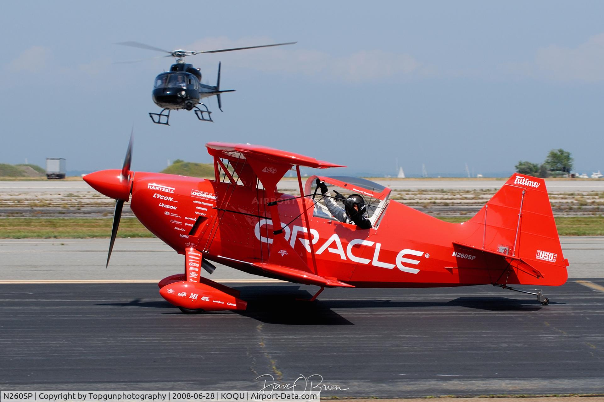 N260SP, 1981 Pitts S-2S Special C/N 1114C, Sean D Tucker taxis back to the hot ramp.