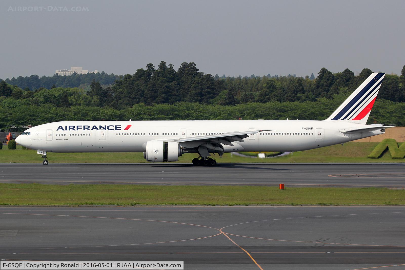 F-GSQF, 2004 Boeing 777-328/ER C/N 32849, at nrt