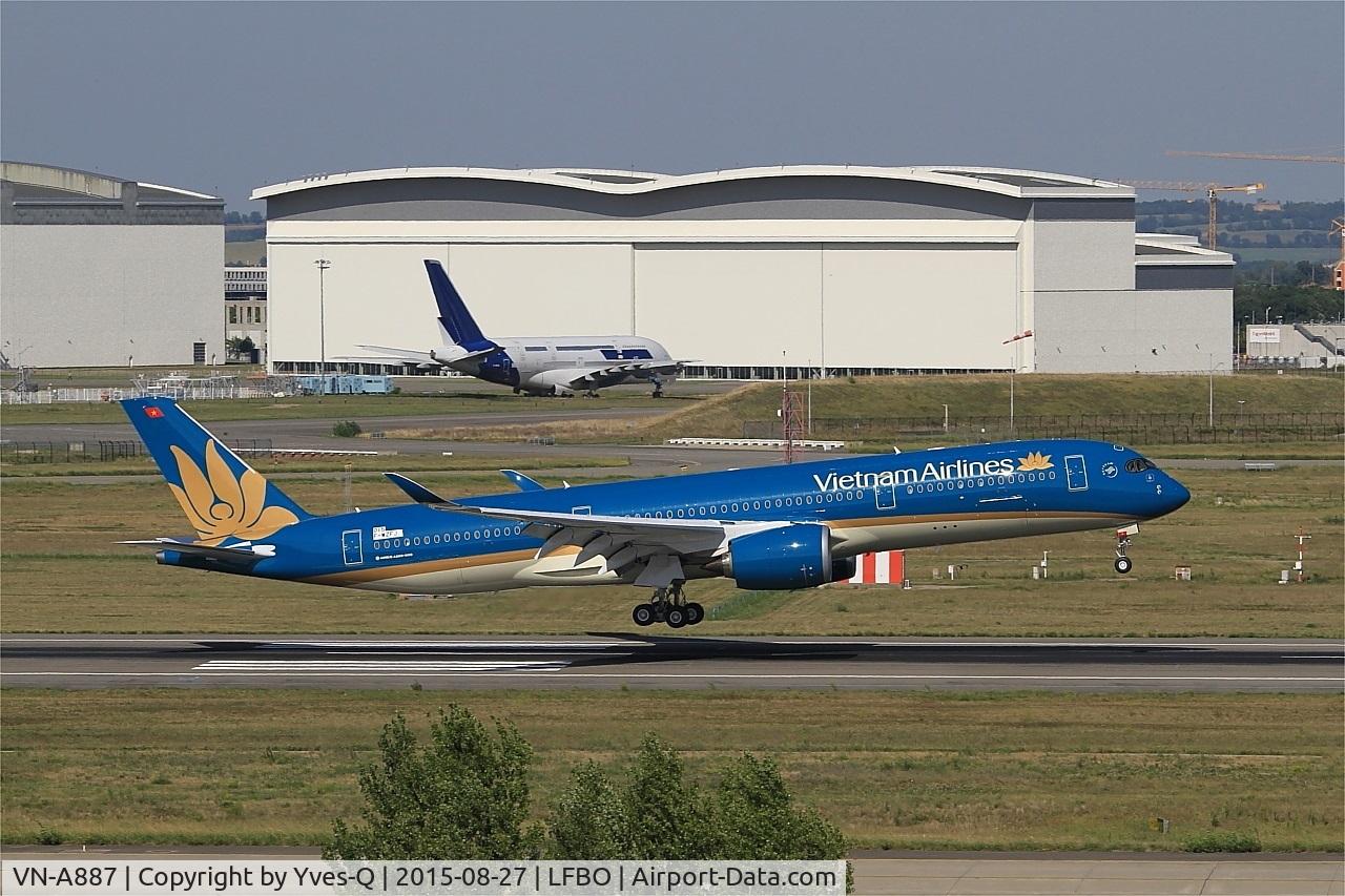 VN-A887, 2015 Airbus A350-941 C/N 15, Airbus A350-941 with provisional registration, Landing rwy 14R, Toulouse Blagnac Airport (LFBO-TLS)