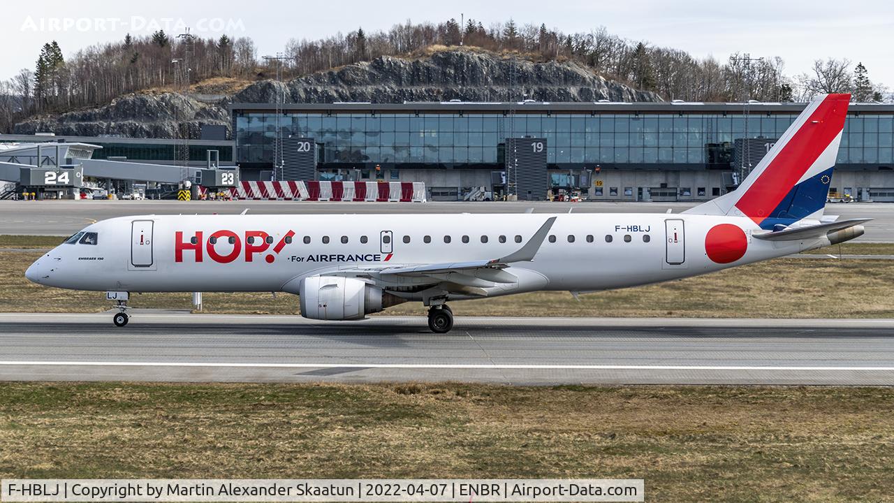 F-HBLJ, 2009 Embraer 190LR (ERJ-190-100LR) C/N 19000133, Takeoff rwy. 35.