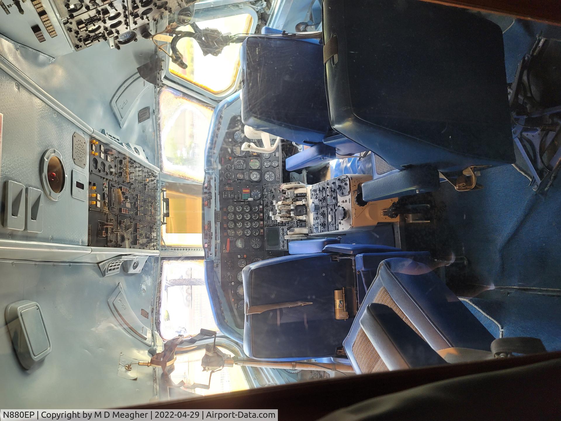 N880EP, 1960 Convair 880-22-2 C/N 22-00-38, N880EP cockpit