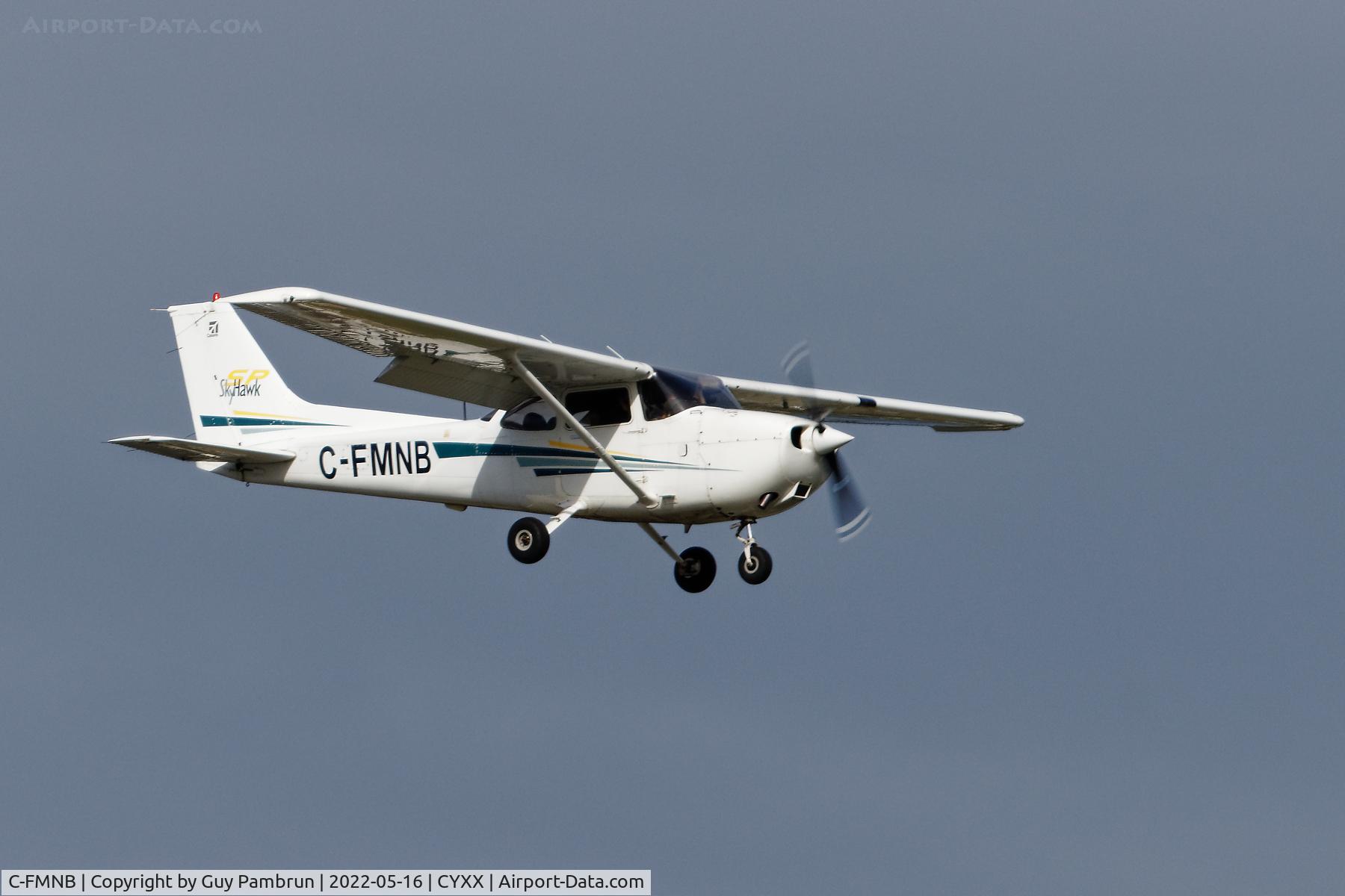 C-FMNB, 2002 Cessna 172S C/N 172S9276, Landing on 19