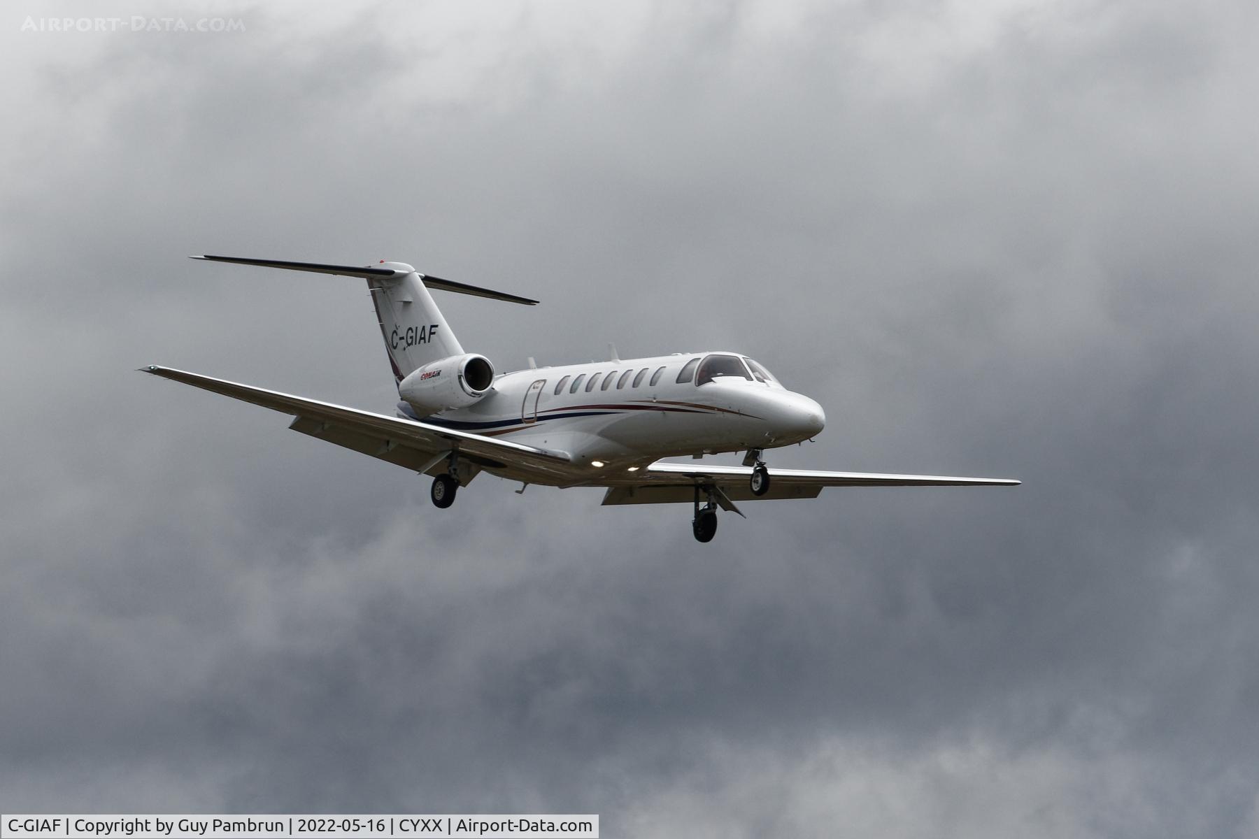 C-GIAF, 2008 Cessna 525B CitationJet CJ3 C/N 525B-0251, Landing on 19