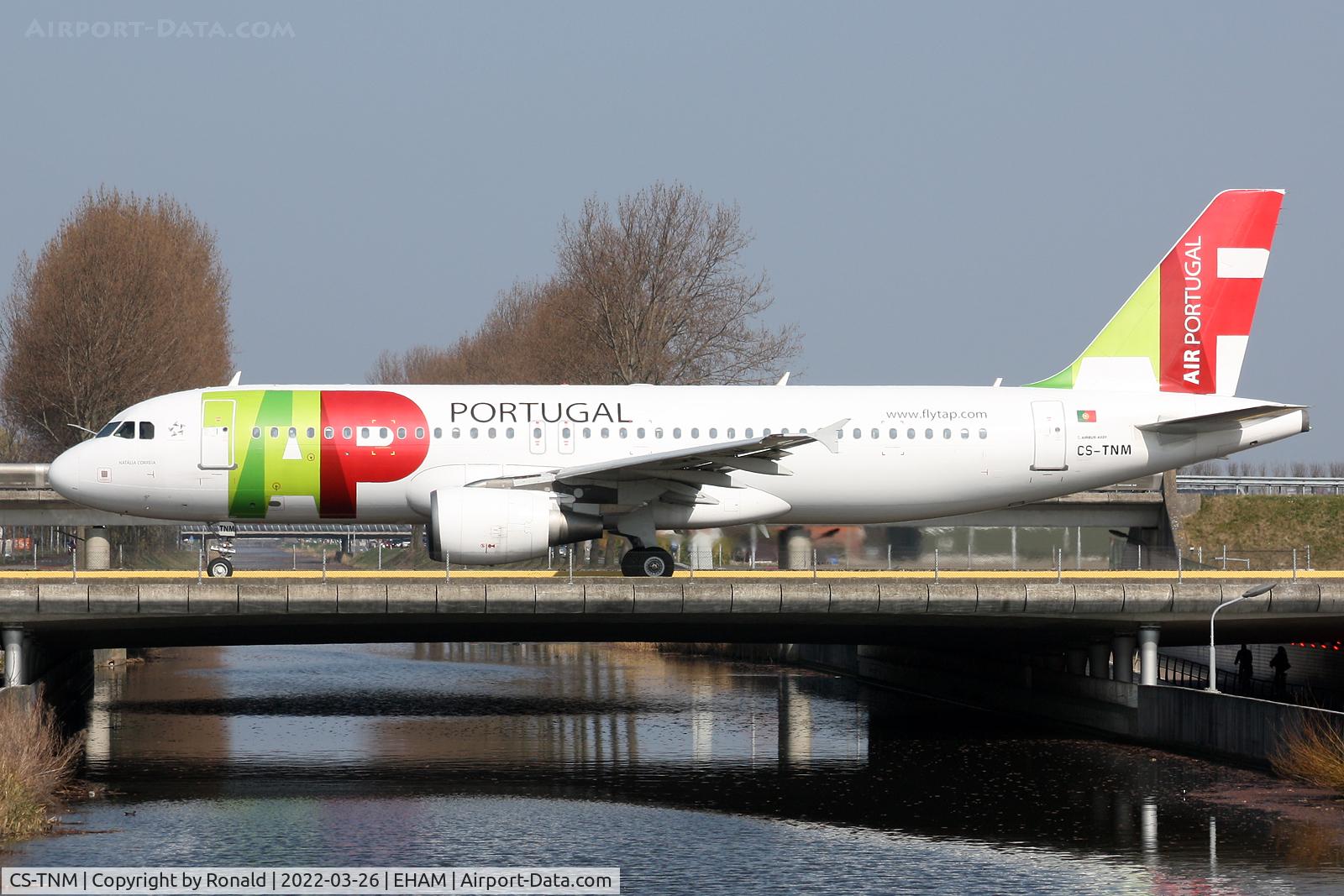 CS-TNM, 2002 Airbus A320-214 C/N 1799, at spl