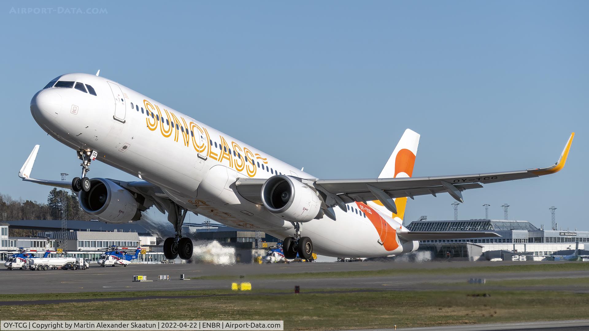 OY-TCG, 2014 Airbus A321-211 C/N 6389, Takeoff rwy. 35.